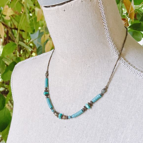 Vintage Turquoise / Howlite Heishi Bead Southwestern Necklace 1970s Barrel Clasp - Picture 2 of 12